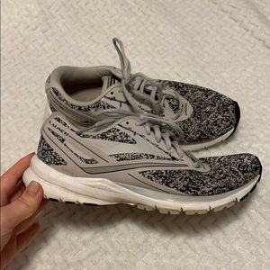 Women’s brooks running shoes size 7.5